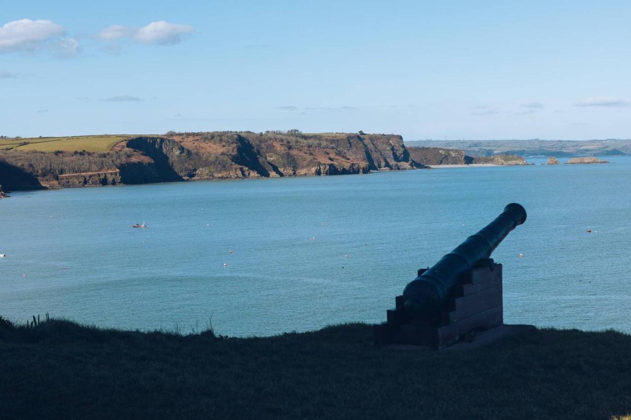 Modern Flat With Island Views In Heart Of Tenby Exterior photo