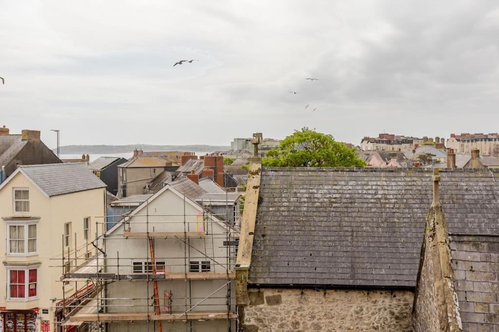 Modern Flat With Island Views In Heart Of Tenby Exterior photo