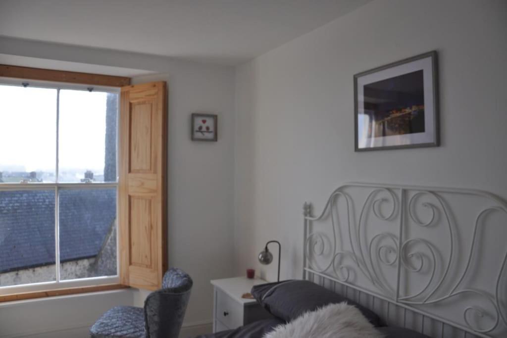 Modern Flat With Island Views In Heart Of Tenby Exterior photo