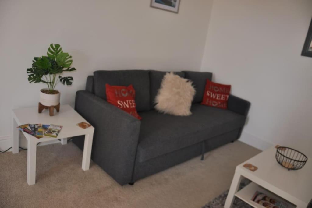 Modern Flat With Island Views In Heart Of Tenby Exterior photo